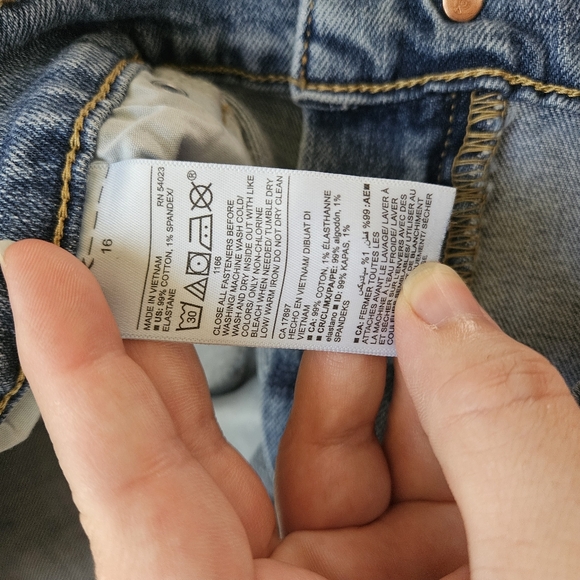 Old Navy Boyfriend Mid-Rise Jeans Womens Sz 16 Distressed Blue Denim Lightweight - Picture 6 of 8